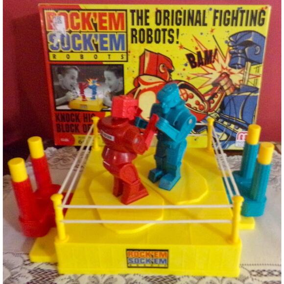 Mattel Classic Rock'em Sock'em Robots Game 2019 Edition Push Button Controllers - Picture 3 of 3